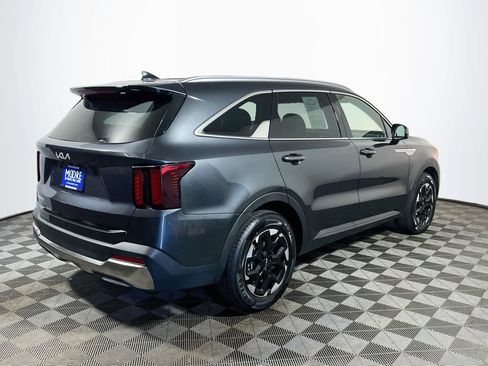 Used 2024 Kia Sorento S FWD image 7