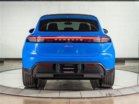 Used 2026 Porsche Macan Electric RWD image 6