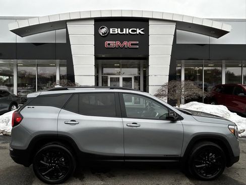 Used 2023 GMC Terrain SLE w/ Driver Convenience Package image 28