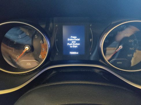 Used 2019 Jeep Compass Latitude FWD image 23
