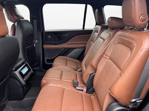 Used 2020 Lincoln Aviator Reserve w/ Equipment Group 201A image 15