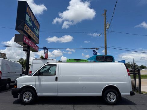 Used 2020 Chevrolet Express 3500 Extended w/ Driver Convenience Package RWD image 4
