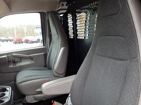 Used 2022 Chevrolet Express 2500 w/ Driver Convenience Package image 9