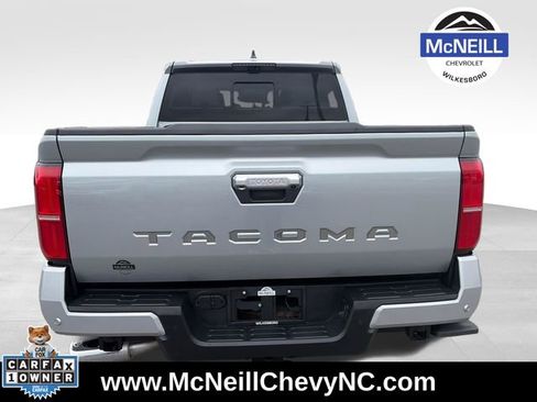 Used 2025 Toyota Tacoma Limited AWD/4WD image 7