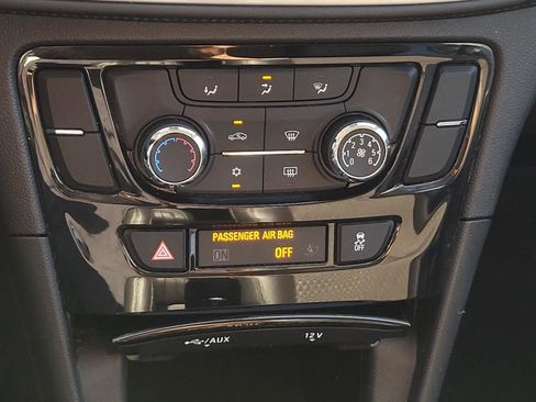 Used 2021 Buick Encore Preferred AWD/4WD image 23