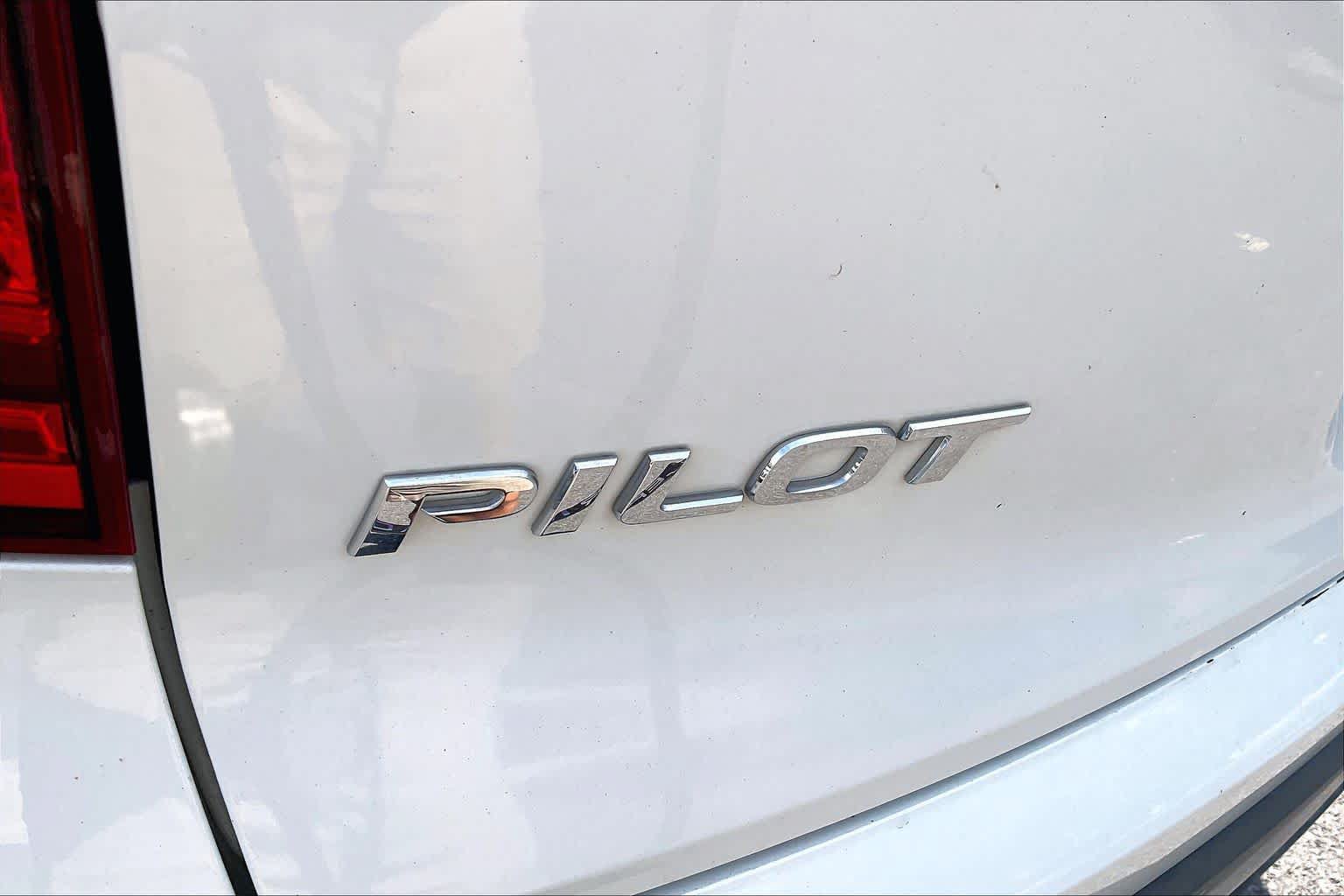 Used 2016 Honda Pilot Elite image 32