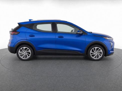 Used 2023 Chevrolet Bolt EUV LT w/ Driver Confidence Package FWD image 4