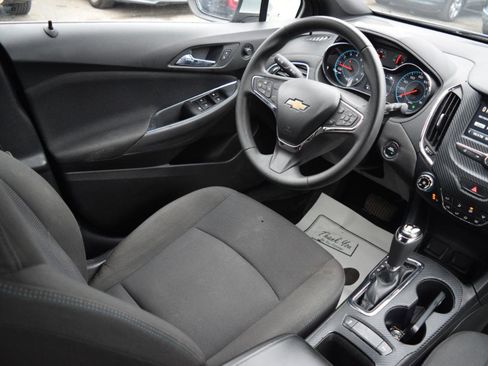Used 2017 Chevrolet Cruze LT w/ Convenience Package image 15
