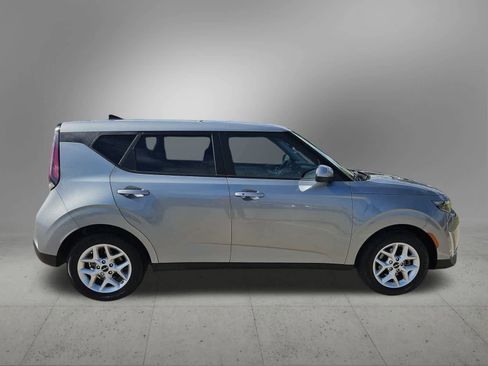 Certified 2025 Kia Soul S image 7