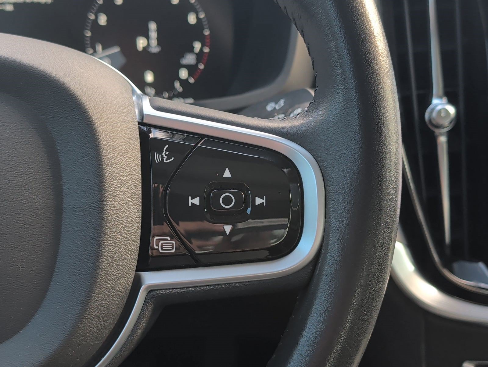 Used 2022 Volvo S60 B5 Inscription w/ Advanced Package FWD image 15
