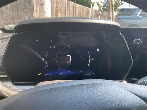 Used 2025 Chevrolet Trax ACTIV w/ Sunroof Package FWD image 21