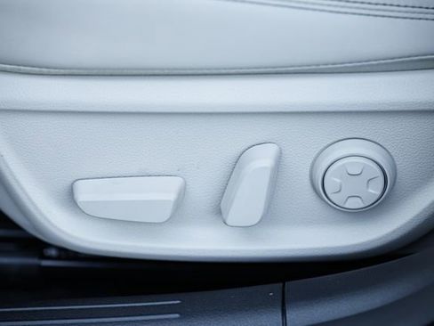 Used 2026 Genesis G70 2.5T image 20