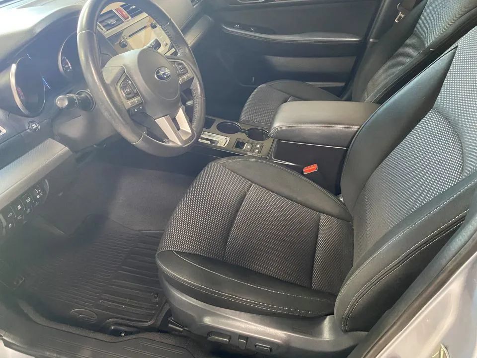 Used 2017 Subaru Outback 2.5i Premium AWD/4WD image 16