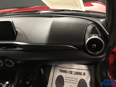 Used 2018 FIAT 124 Spider Classica w/ Technology Group image 38