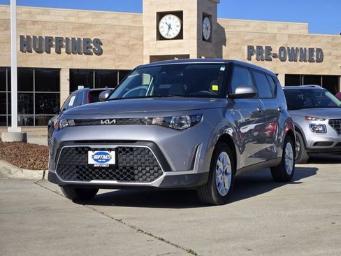 Certified 2025 Kia Soul LX image 3