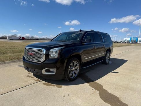 Used 2016 GMC Yukon XL Denali w/ Open Road Package image 10