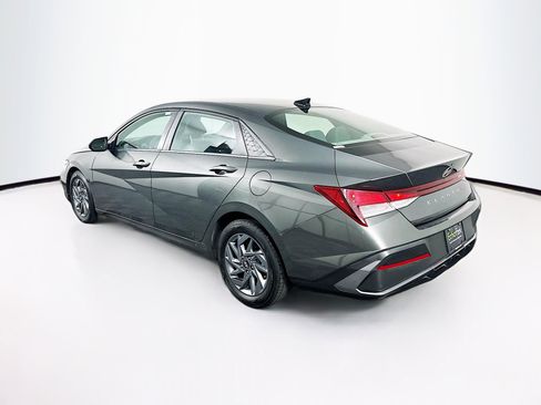 Used 2024 Hyundai Elantra SEL image 5