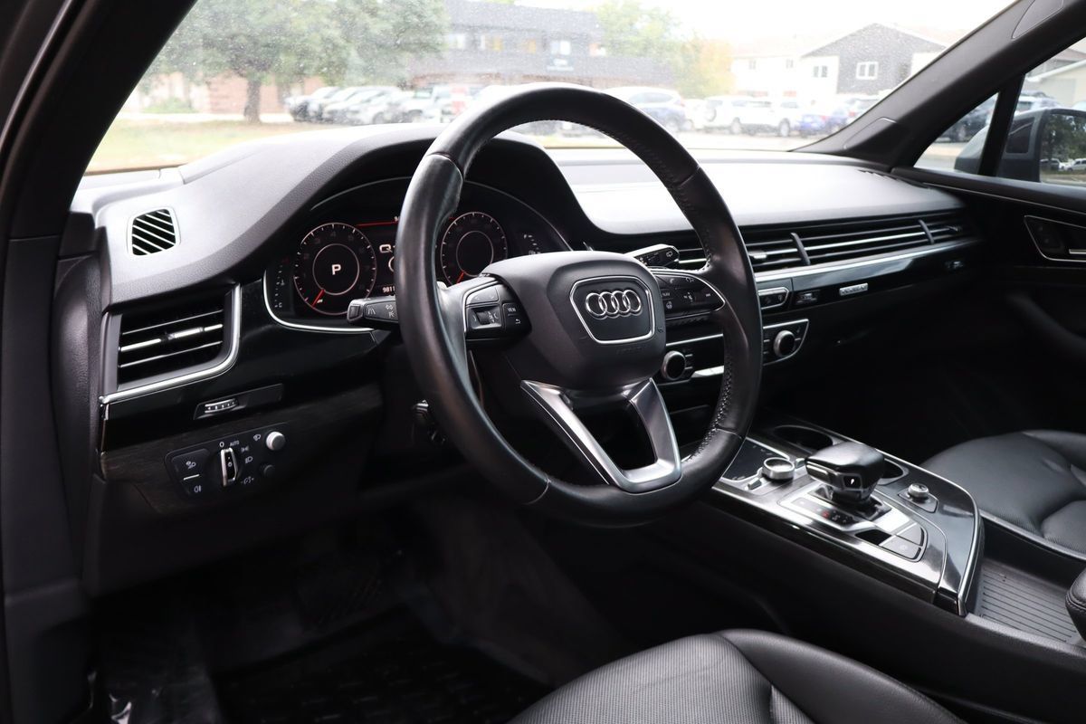 Used 2017 Audi Q7 3.0T Prestige AWD/4WD image 15