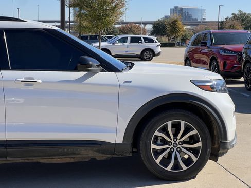 Used 2022 Ford Explorer ST-Line w/ Class IV Trailer Tow Package image 12