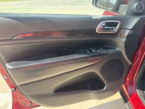 Used 2013 Jeep Grand Cherokee Laredo image 16