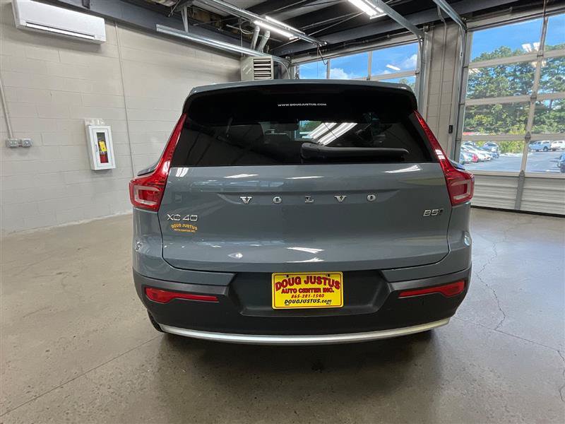Used 2023 Volvo XC40 B5 Core AWD/4WD image 4