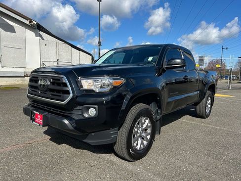 Certified 2018 Toyota Tacoma SR5 w/ SR5 Appearance Package (SM) image 1