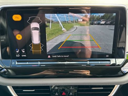 Certified 2026 Volkswagen Atlas Peak Edition AWD/4WD image 30