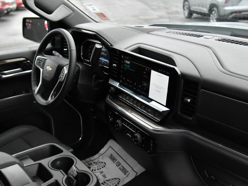 Used 2024 Chevrolet Silverado 1500 LT image 43