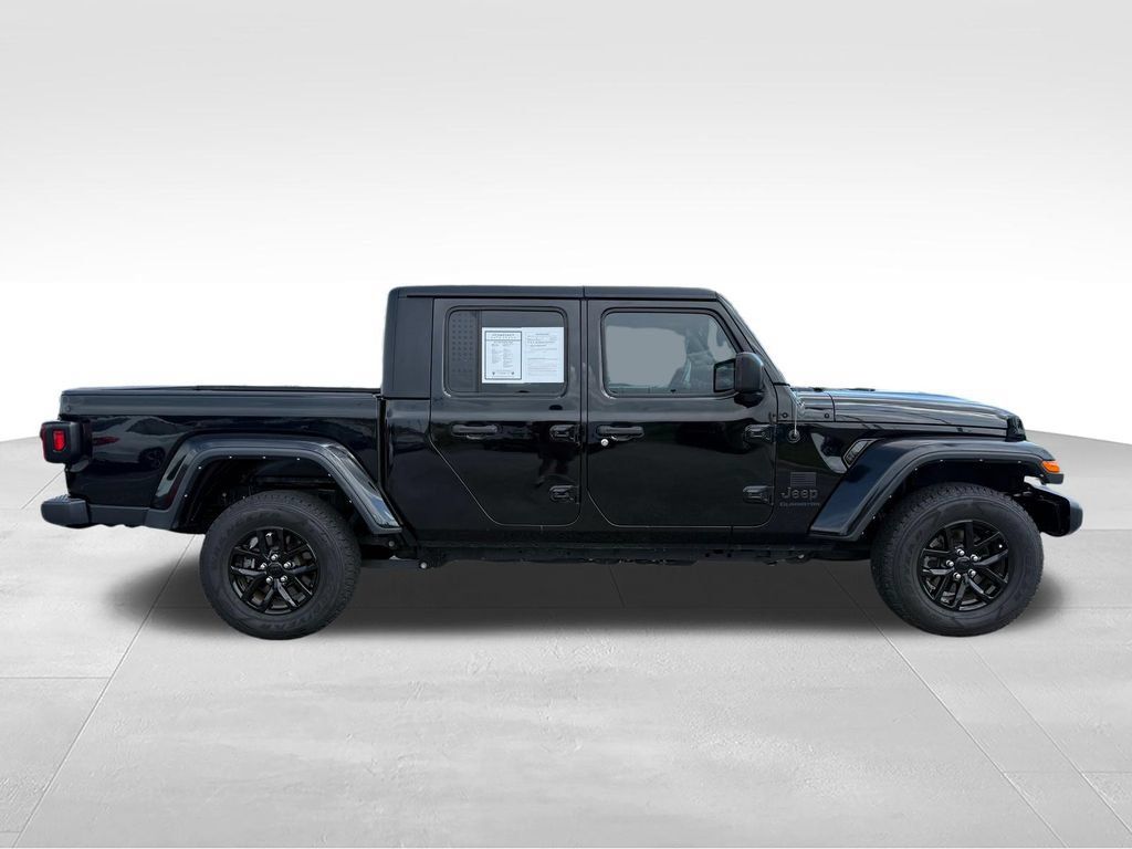 Used 2022 Jeep Gladiator Sport AWD/4WD image 28