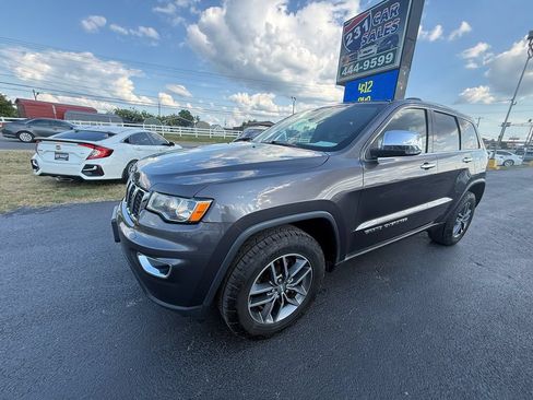 Used 2017 Jeep Grand Cherokee Limited AWD/4WD image 8