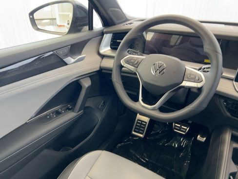 New 2026 Volkswagen Tiguan SE R-Line image 27