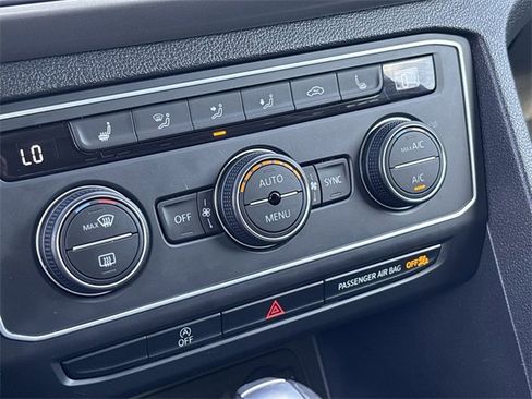 Used 2020 Volkswagen Atlas Cross Sport SE w/ Panoramic Sunroof Package image 27