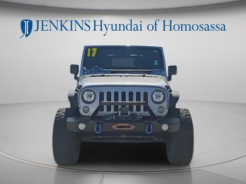 Used 2017 Jeep Wrangler Unlimited Sahara AWD/4WD image 5