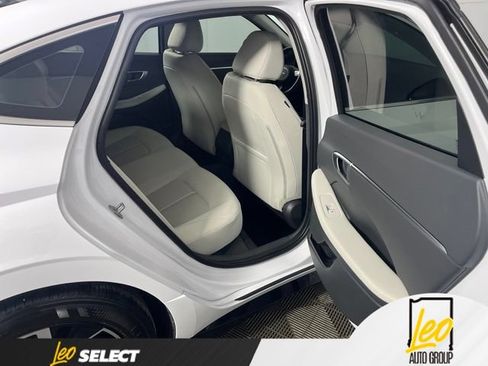 Used 2025 Hyundai Sonata SEL AWD/4WD image 12