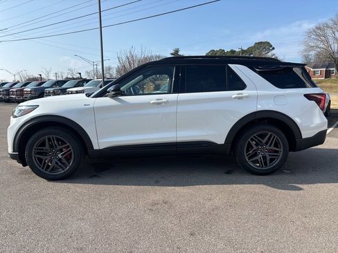 New 2026 Ford Explorer ST-Line w/ ST-Line Street Pack AWD/4WD image 4