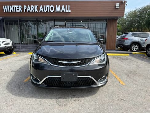 Used 2017 Chrysler Pacifica Touring-L Plus w/ Advanced Safetytec Group FWD image 3
