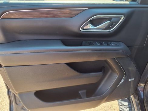 Used 2023 Chevrolet Tahoe Z71 w/ Luxury Package AWD/4WD image 17