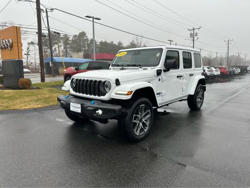 Used 2024 Jeep Wrangler Sport S w/ Convenience Group image 3