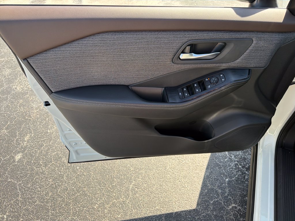 Used 2021 Nissan Rogue SV FWD image 17