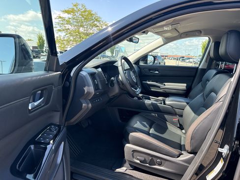Certified 2023 Nissan Pathfinder SL AWD/4WD image 11