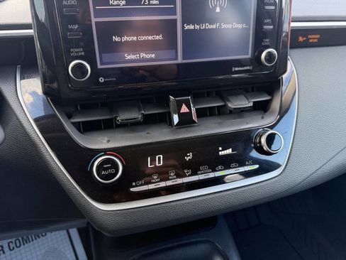 Used 2022 Toyota Corolla LE FWD image 23