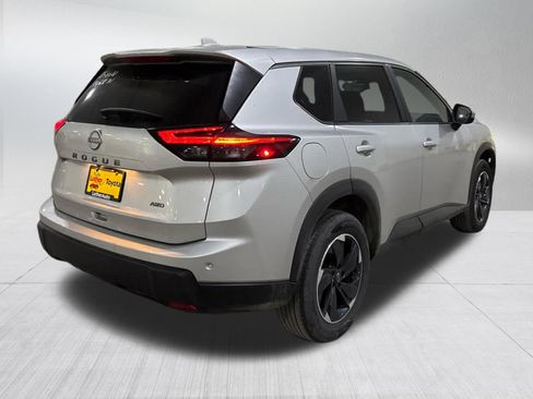 Used 2025 Nissan Rogue SV image 6