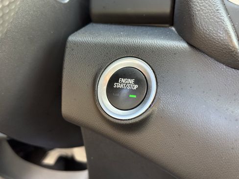 Used 2024 GMC Terrain SLE image 25