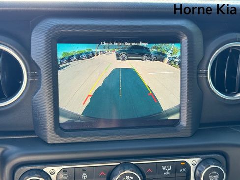 Used 2018 Jeep Wrangler Unlimited Sahara AWD/4WD image 22
