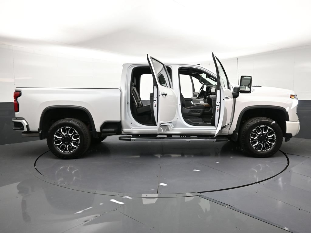 Certified 2025 Chevrolet Silverado 3500 High Country AWD/4WD image 32