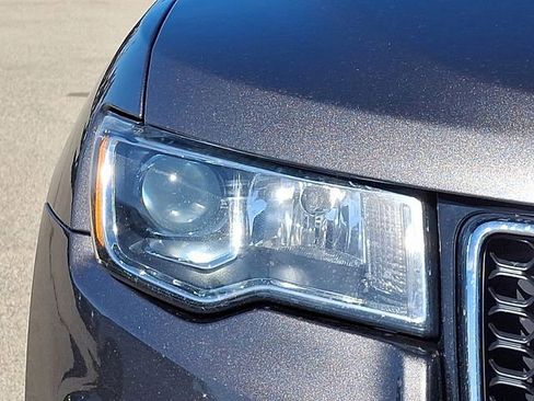 Used 2021 Jeep Grand Cherokee Laredo image 9