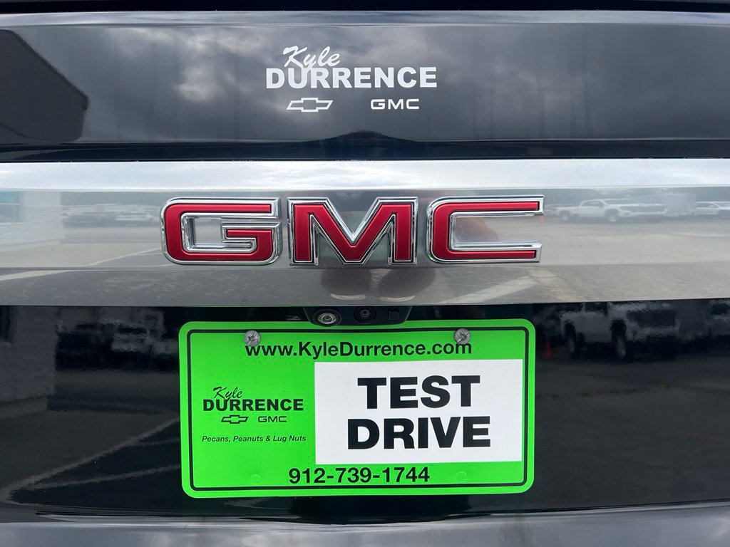 Used 2024 GMC Yukon Denali w/ Advanced Technology Package AWD/4WD image 8