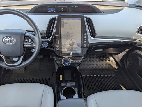 Used 2021 Toyota Prius Prime XLE image 19