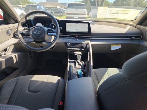 New 2024 Hyundai Elantra SEL image 10