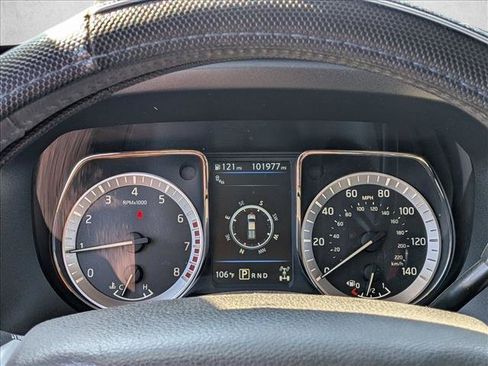 Used 2019 Nissan Titan SV w/ SV Convenience Package AWD/4WD image 10